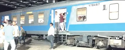 Farmers stage rail blockade again in Vasagade