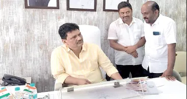 कॅशलेस कुटुंब आरोग्य योजना लागू करा "Implement the cashless family health scheme