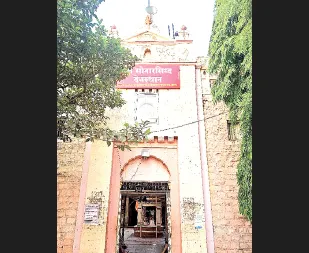 सोनारसिध्द मंदिरातील चोरटे सापडेनात The thief from Sonarsiddh Temple remains untraceable