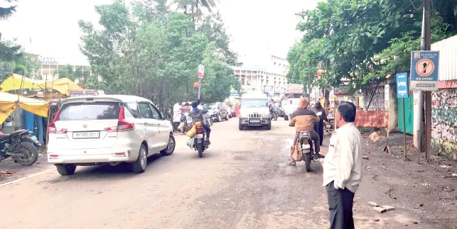 … शहरातील एकेरी वाहतूक नावालाच One-way traffic in the city exists only in name