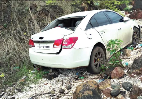 Car plunges straight into the sea from Are-Ware point