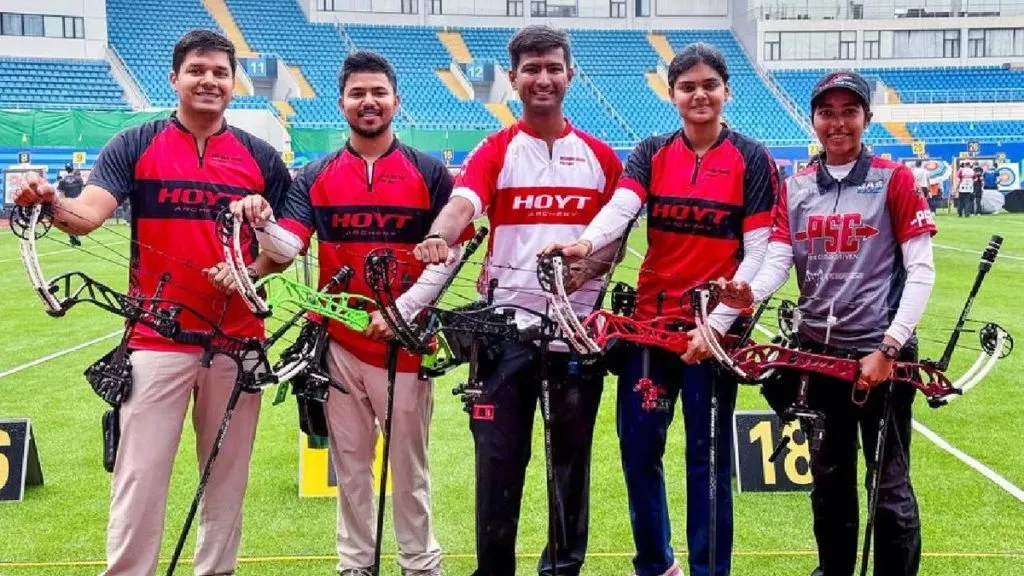 भारतीय पुरुष, महिला कंपाउंड तिरंदाजी संघ अंतिम फेरीत Indian men's, women's compound archery teams enter finals