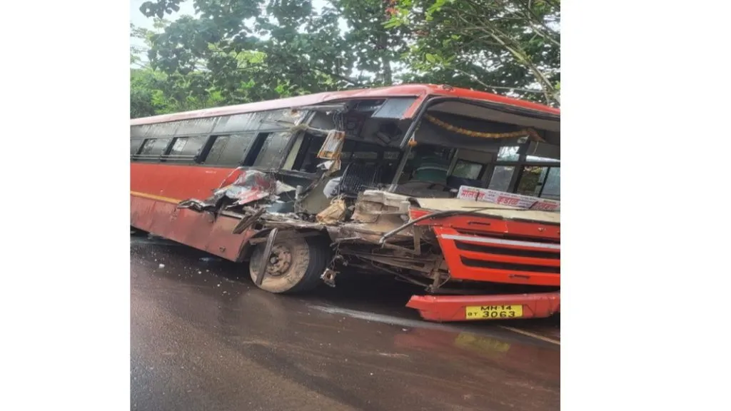 चौके येथे डंपर – बसचा अपघात