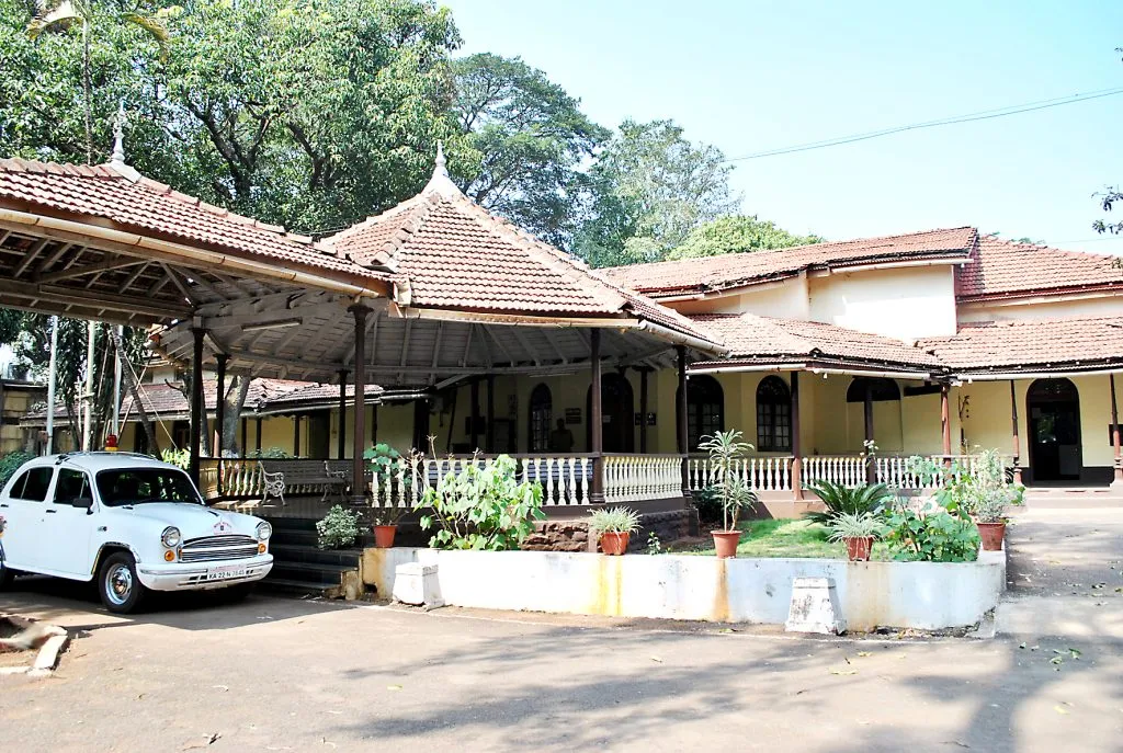 अस्वच्छ हॉटेल-फूड स्टॉलवर कॅन्टोन्मेंटची कारवाई CBI team returns but when will action be taken?