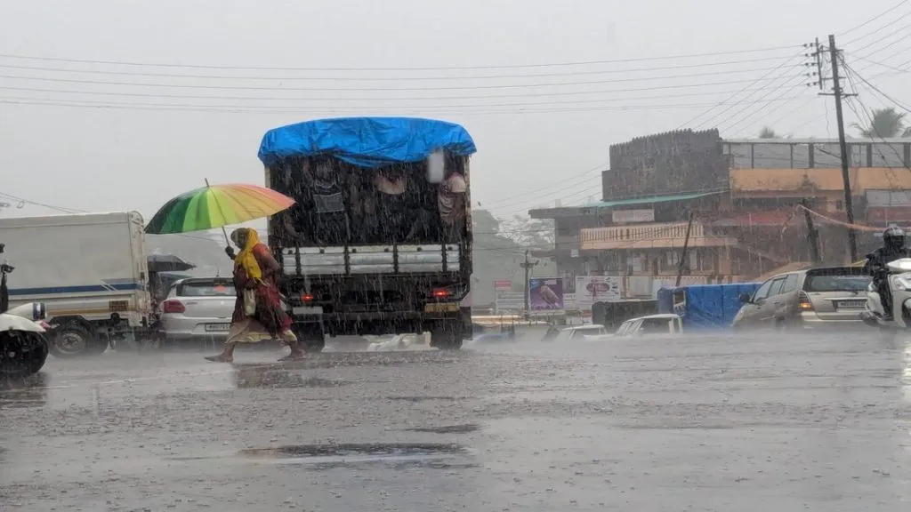 दोडामार्गात मेघगर्जनेसह अवकाळी पाऊस