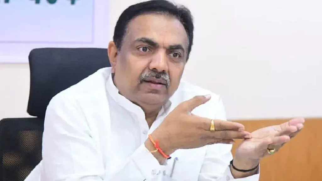 अवकाळीच्या नुकसानीचे पंचनामे करा Conduct a survey of unseasonal rain damage.