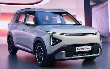 नवी किया कॅरेन्स क्लेवीस लाँच New Kia Carens Clavis launched