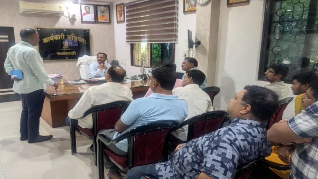 दोडामार्गात पाण्याचा निचरा होण्यासाठी गटारे बांधण्यात यावीत