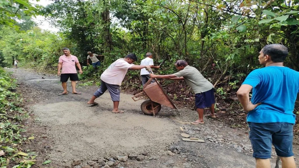 प्रशासनाने नाही ; ग्रामस्थांनी करून दाखवले !