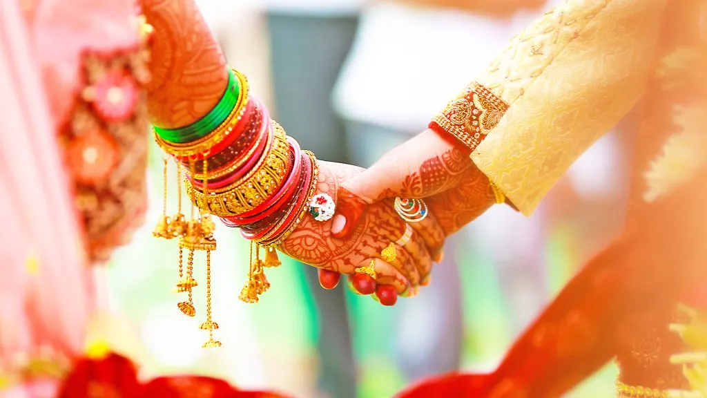 If the wedding is not held on time, leave.