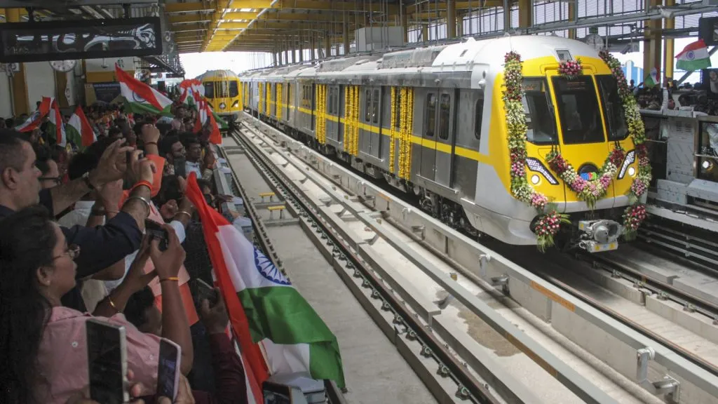 Metro train gets green signal in Indore