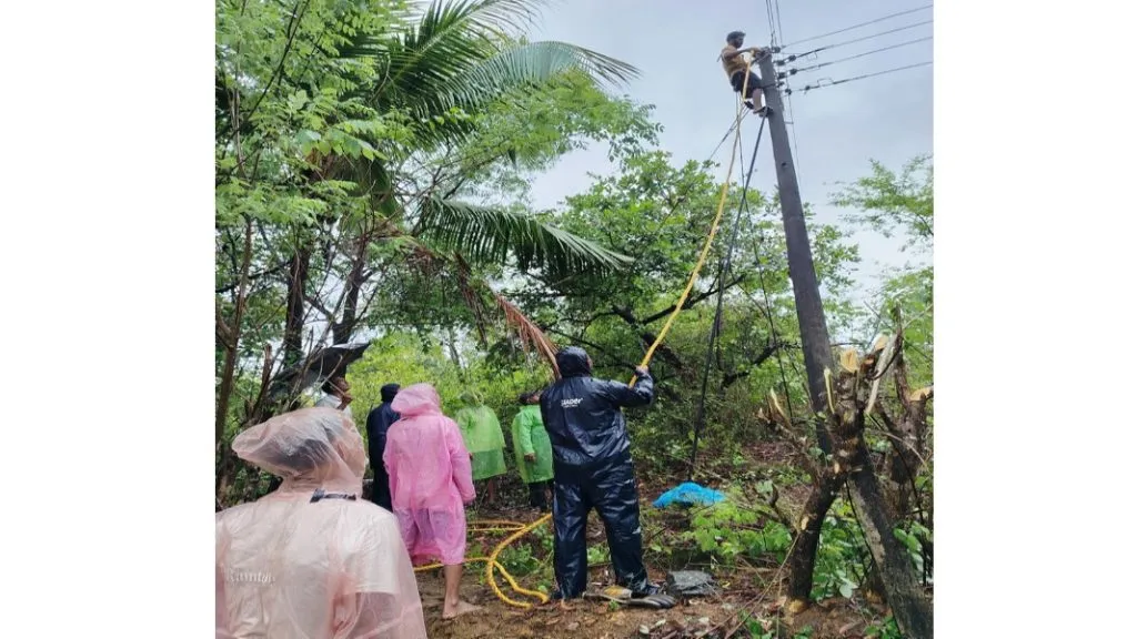विद्युत पुरवठा सुरळीत करण्यास मळगाव ग्रामस्थांचा ‘महावितरण’ला मदतीचा हात
