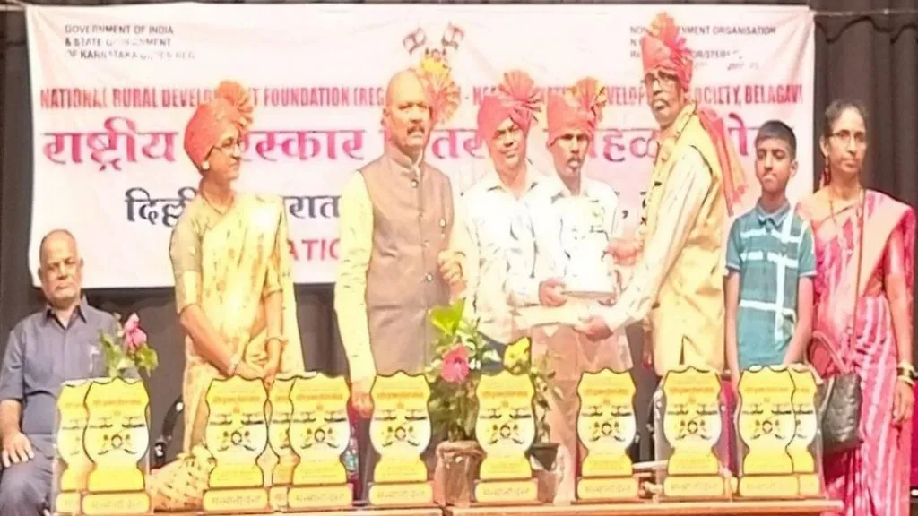 एल. के. डांगी यांना राष्ट्रीय आदर्श शिक्षक पुरस्कार प्रदान