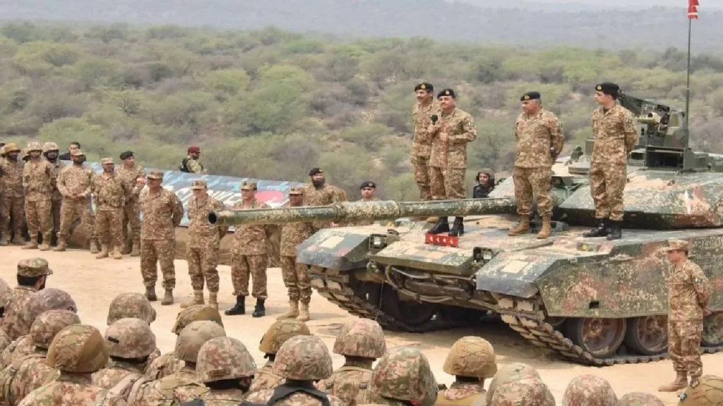 युद्धभूमीवर 4 दिवसही लागणार नाही पाकचा टिकाव Pakistan will not survive even 4 days on the battlefield.