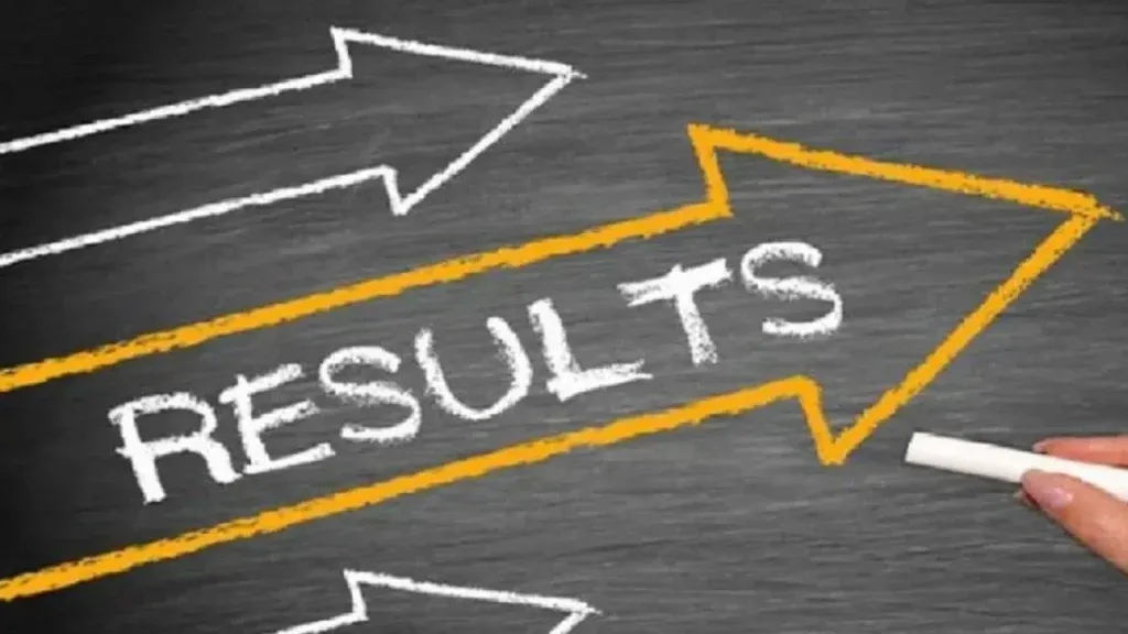 दहावीच्या निकालाकडे विद्यार्थी, पालकांचे लक्ष Students and parents focused on the Class 10 results