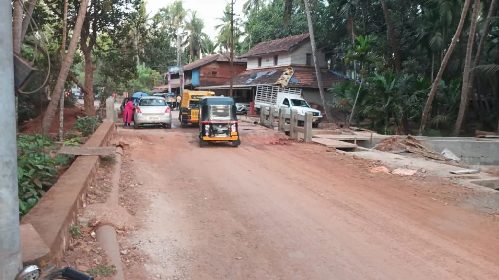 वेंगुर्ले -तुळसमार्गे बंद असलेली वाहतूक पूर्ववत