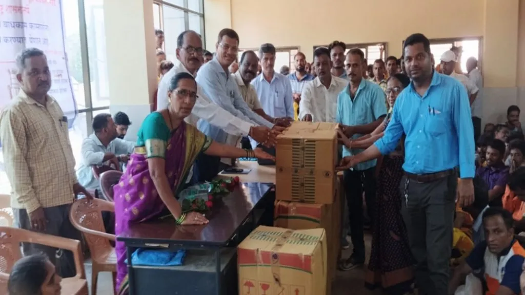 412 नोंदीत बांधकाम कामगारांना वेंगुर्ल्यात गृहपयोगी वस्तू संचाचे वाटप