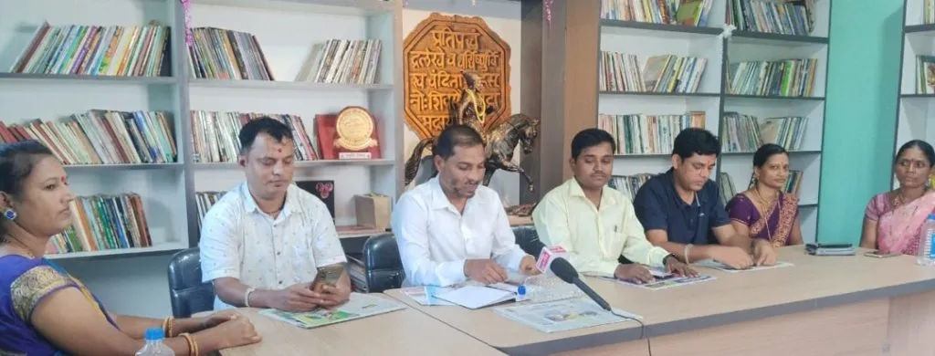 मराठी शाळा टिकविण्यासाठी खैरवाडमधील माजी विद्यार्थ्यांचा पुढाकार Alumni initiative in Khairwad to save Marathi school