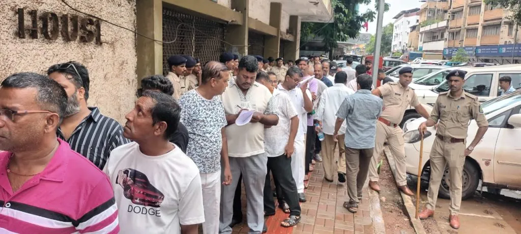 Taxi drivers continue to oppose aggregators