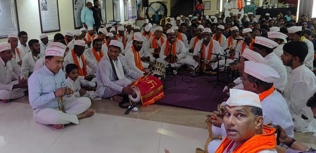 मंत्र्यांना हटविले, नाही ताण तणाव ! Ministers removed, no tension!