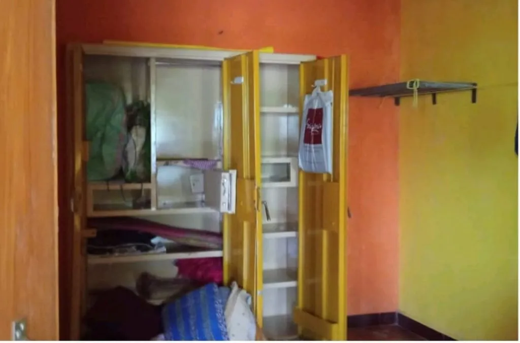 Five locked houses were broken into in Rajapur-Kondye in a single night