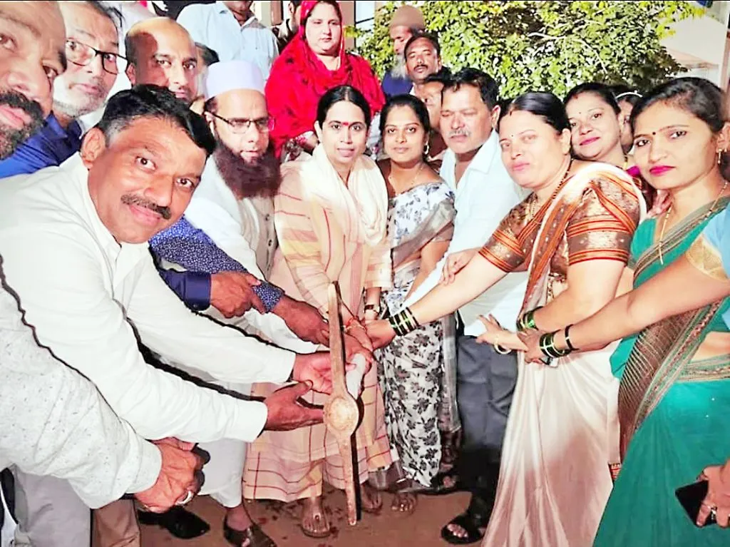 Road and sewer concreting work begins in New Vaibhavnagar