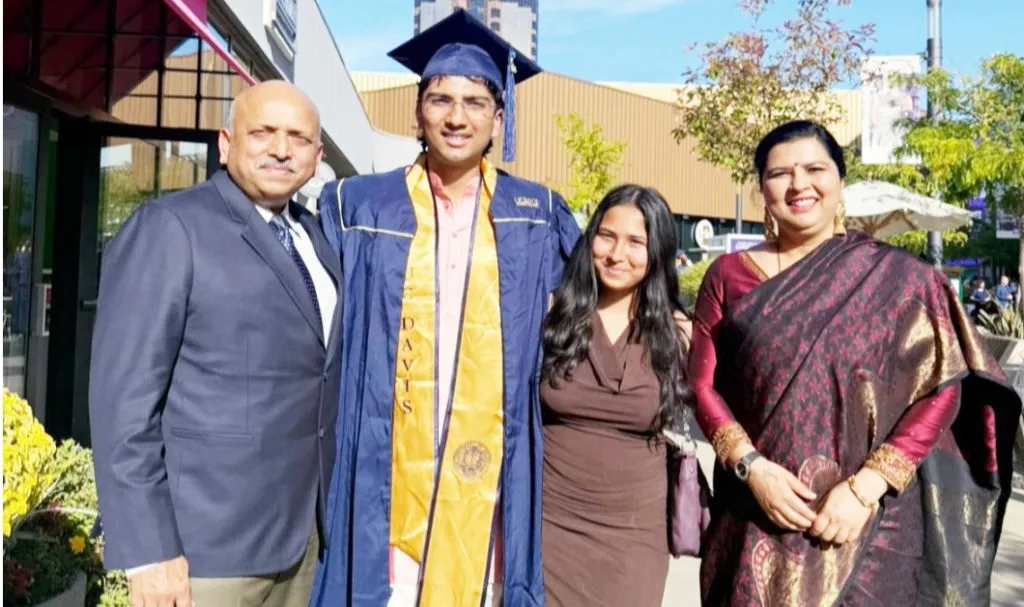 मल्हार निंबाळकर यांना कॅलिफोर्नियात युसी डेव्हीसची पदवी प्रदान Malhar Nimbalkar awarded degree from UC Davis in California