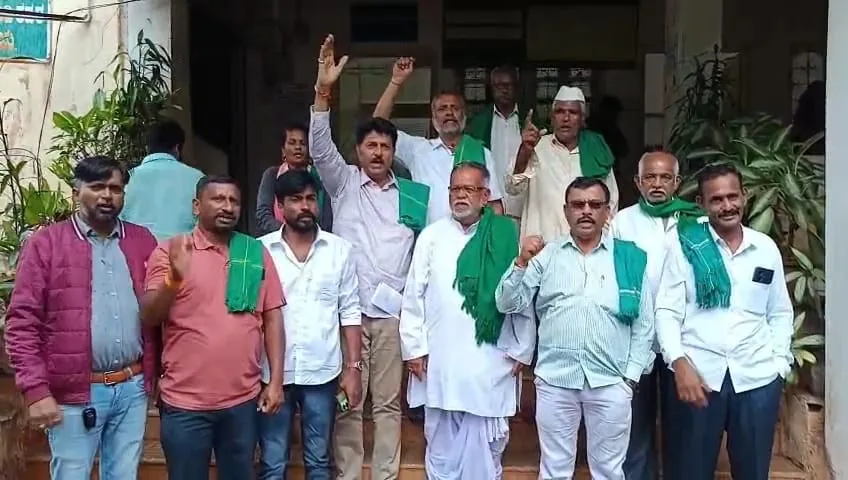 Farmers in Saundatti taluka are demanding the horticulture officer