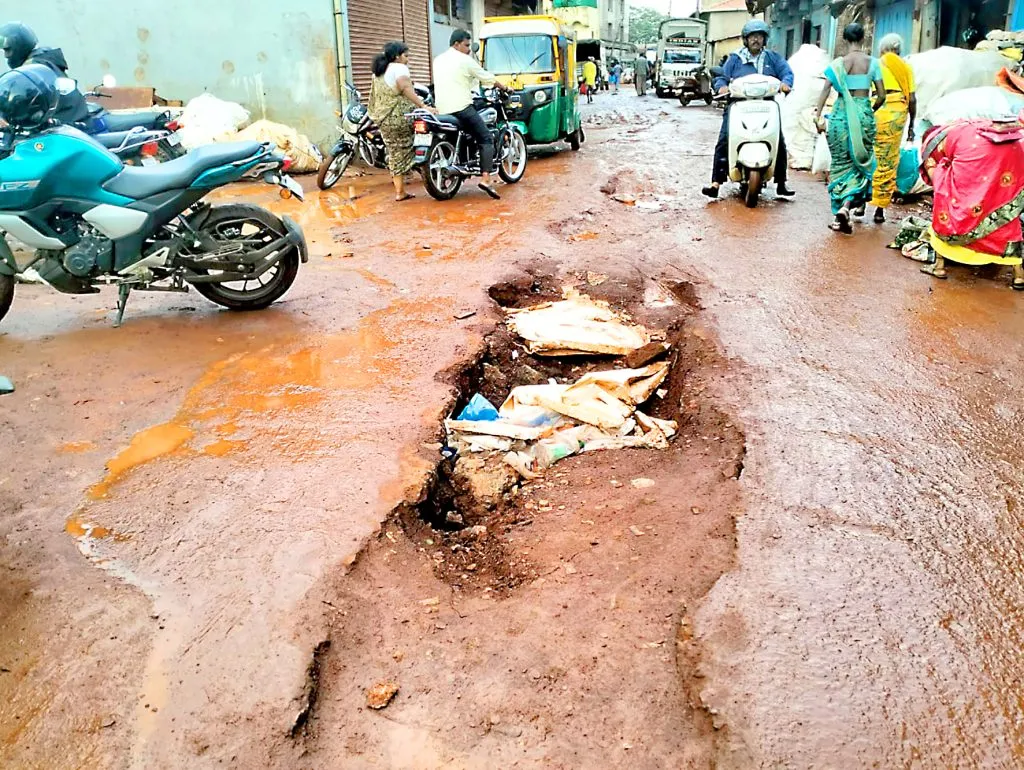 Road in Kasai Gali is dangerous for traffic