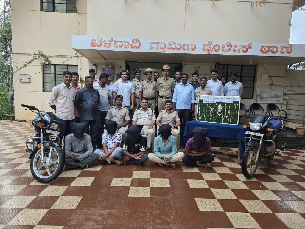 घरफोड्या करणाऱ्या धामणे एस.च्या पाच तरुणांच्या आवळल्या मुसक्या The five youths of Dhamane S. who committed house burglaries are smiling with a smile