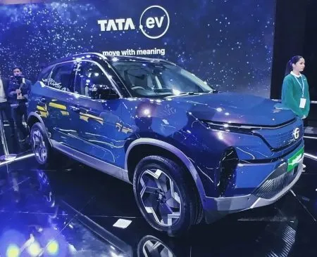 टाटाची हॅरियर ईव्ही गाडी लाँच Tata's Harrier EV car launched