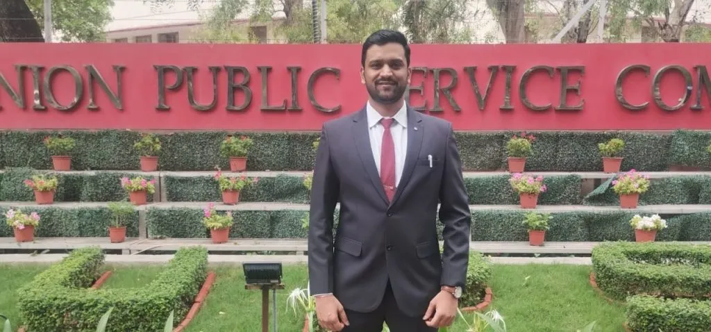 सातारच्या आदित्य चिंचकरचा युपीएससीत झेंडा Aditya Chinchkar from Satara shines in UPSC