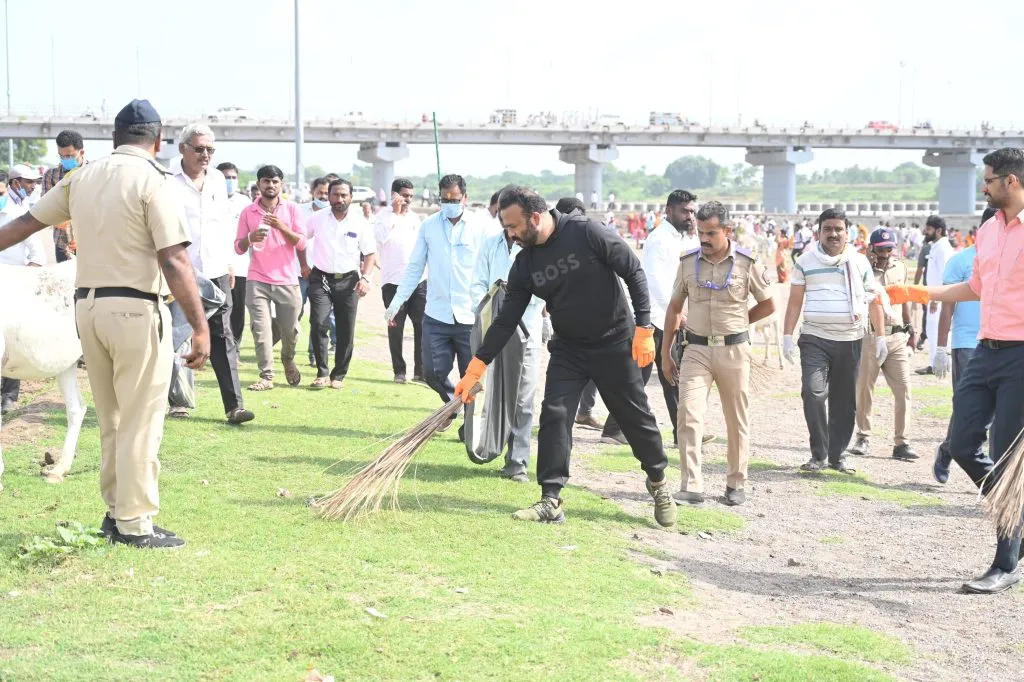 स्वच्छतेचा संदेश घरोघरी पोहोचला The message of cleanliness reached every household