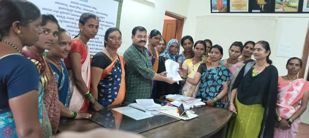 Women from Modga demand to be given work under Roha