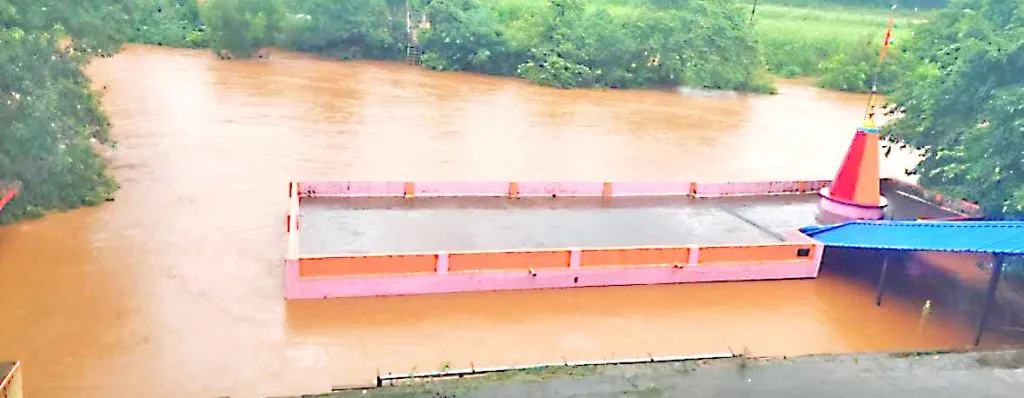 Maruti temple in Habbanhatti under water