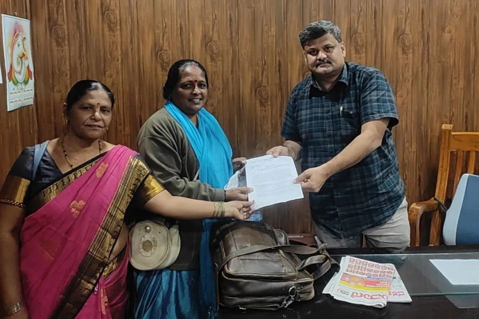 अंगणवाडी कर्मचाऱ्यांना सेवेत कायम करा Keep Anganwadi workers in service