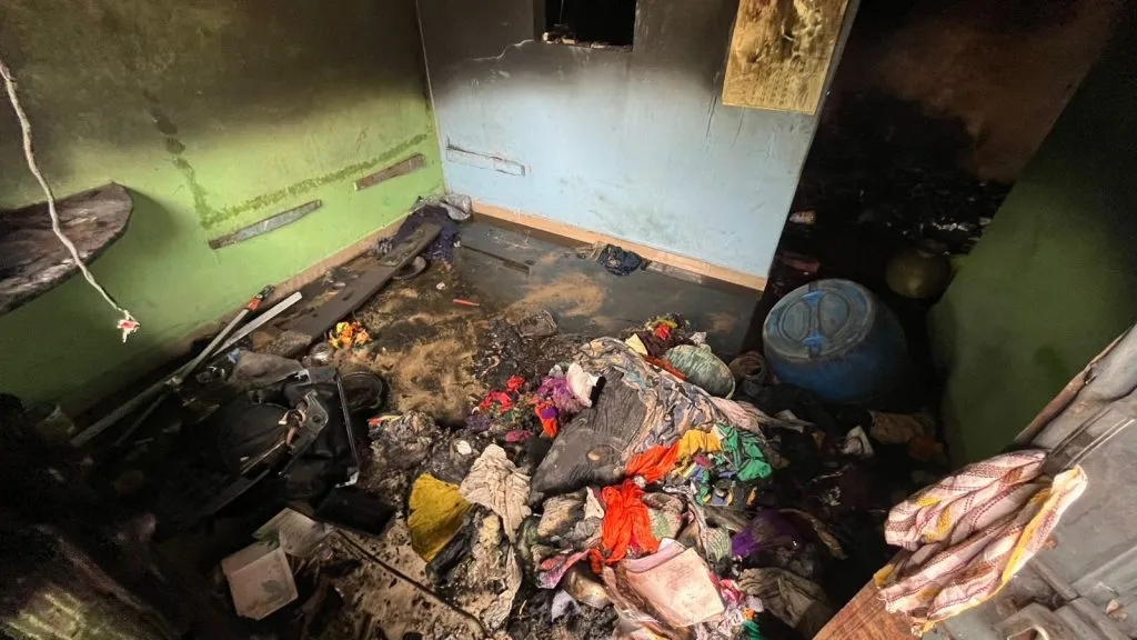 अनगोळ येथे शॉर्टसर्किटने आग लागून नुकसान Fire caused by short circuit in Angol, causing damage