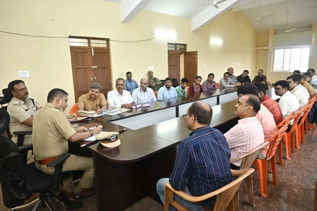 Police Commissioner holds meeting with city drug dealers