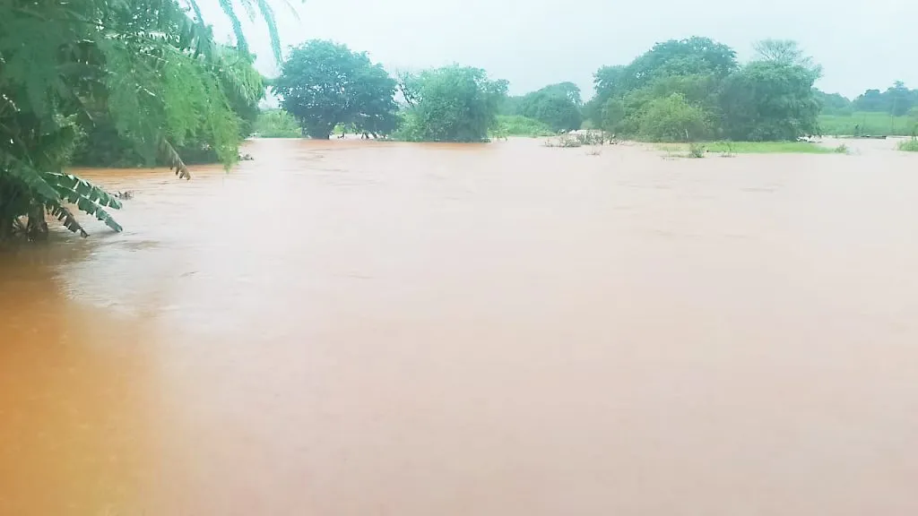 Flooding in 'Markandeya' at Belgundi