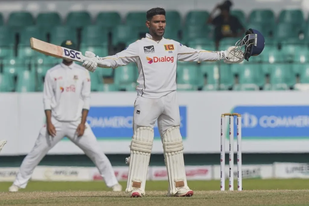 Sri Lanka lead Bangladesh by 43 runs