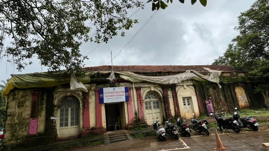 Government offices operate in dangerous buildings