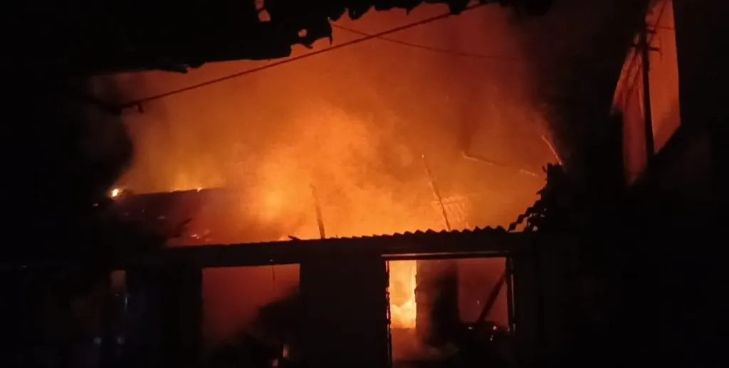 नाटे बाजारपेठेत अग्नितांडव Fire rampage in Nate market