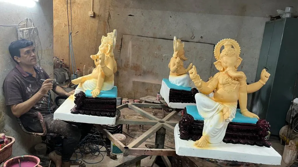 Painting of Ganesh idols begins in the city
