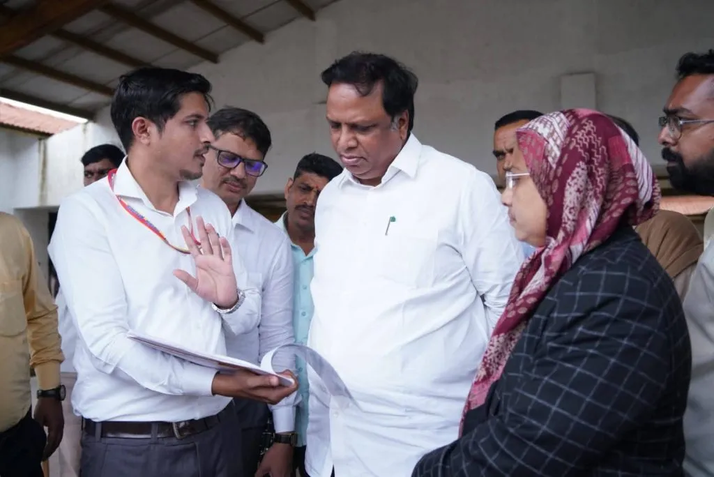 महाराष्ट्राचे सांस्कृतिक मंत्री आशिष शेलार यांची बेळगावला धावती भेट Maharashtra Cultural Minister Ashish Shelar's quick visit to Belgaum