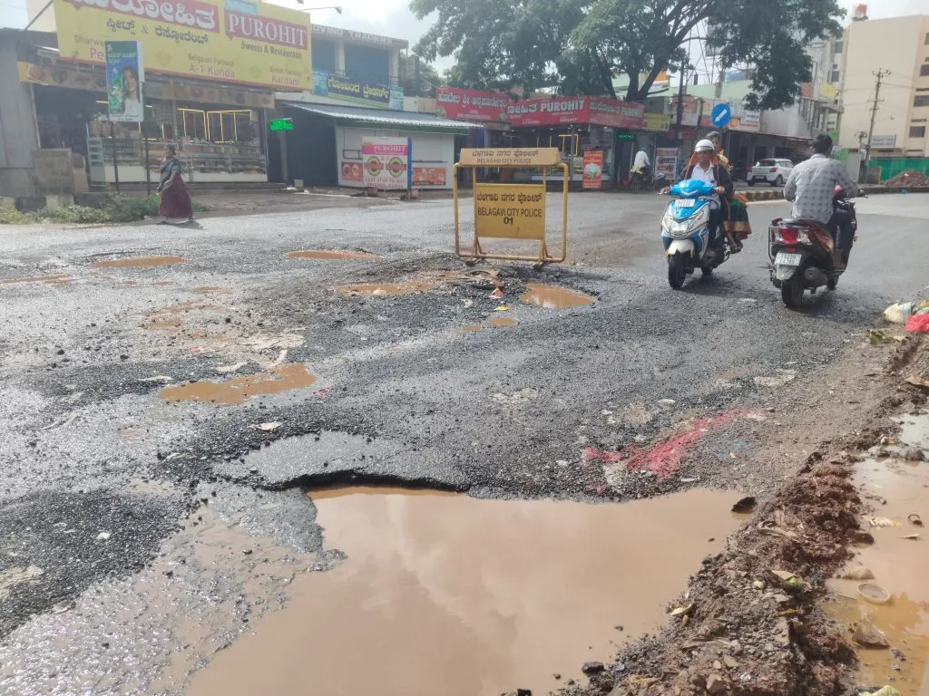 The empire of potholes at the entrance to the city