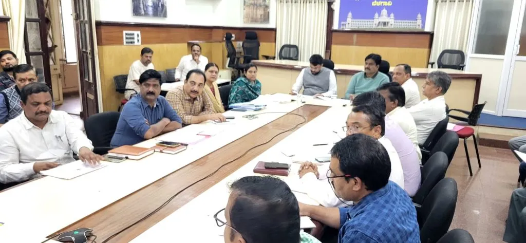 नदीकाठच्या गावांवर लक्ष ठेवा Keep an eye on the riverside villages