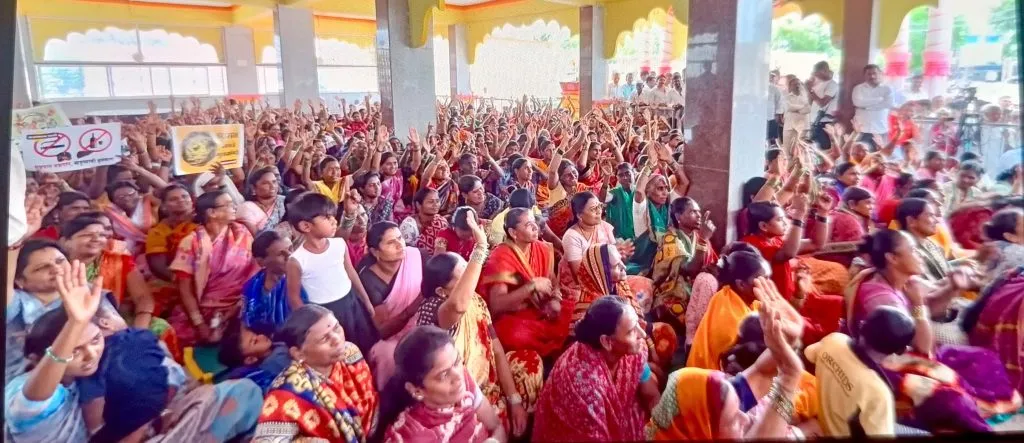 पळशीत बाटली झाली आडवी Bottle Found Lying Sideways in Palshi