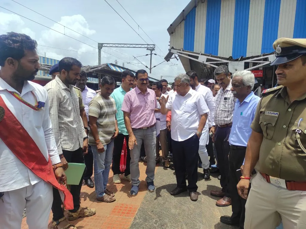 MPs angry over footover bridge work at railway station