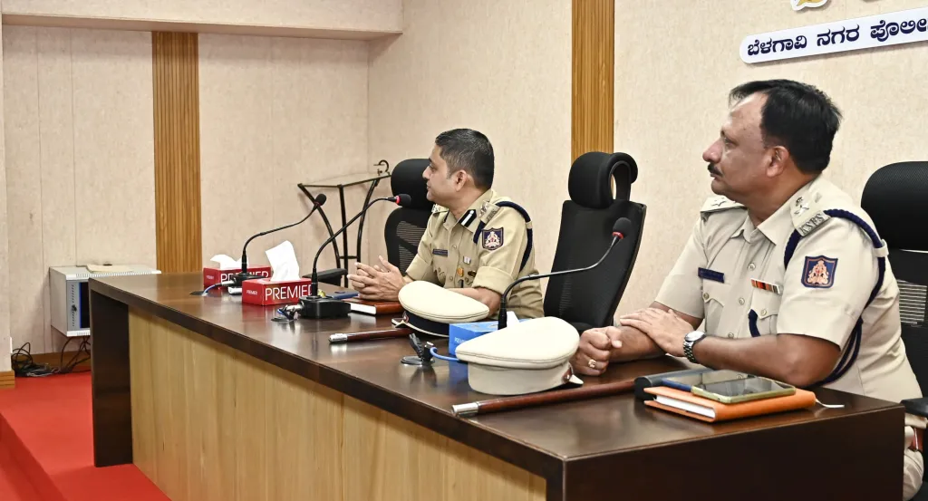 कोणीही नैतिक पोलीसगिरी करण्याचा प्रयत्न करू नये No one should try to engage in moral policing.