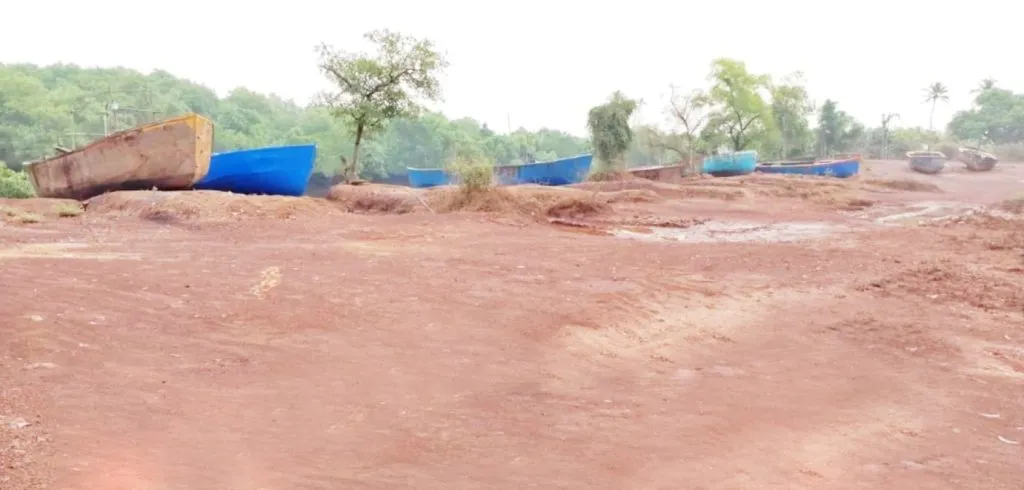 बेकायदा वाळू: अधिकाऱ्यांचा पदार्फाश Illegal sand: Officials bust